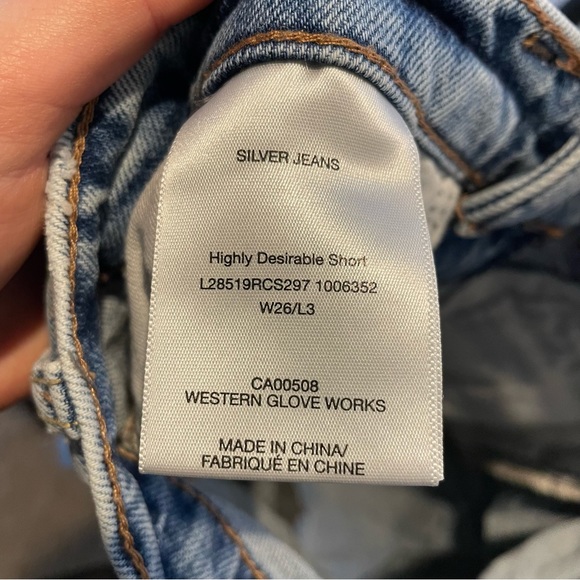 Silver Jeans Highly Desirable High Rise Short - Picture 5 of 7